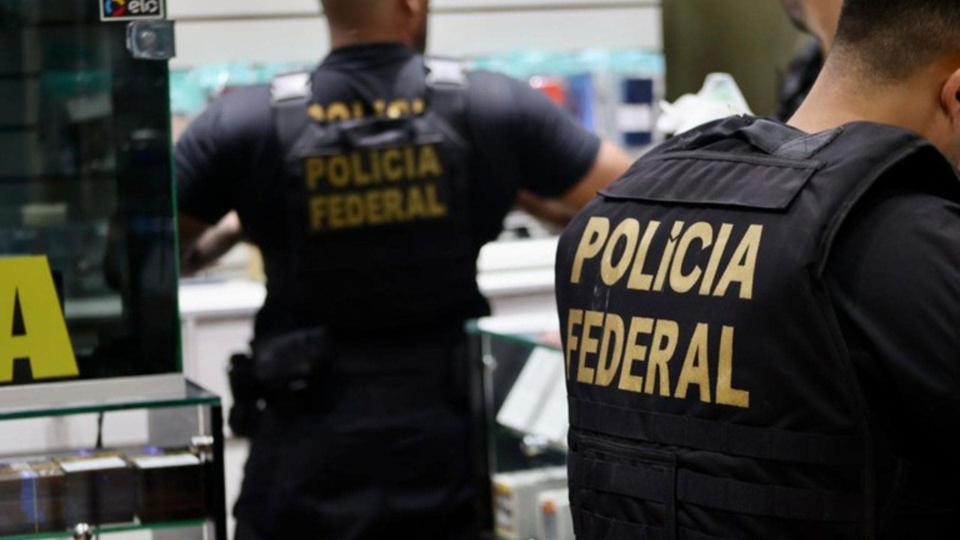 Além de Filipe Martins, veja os alvos de mandados de prisão domiciliar