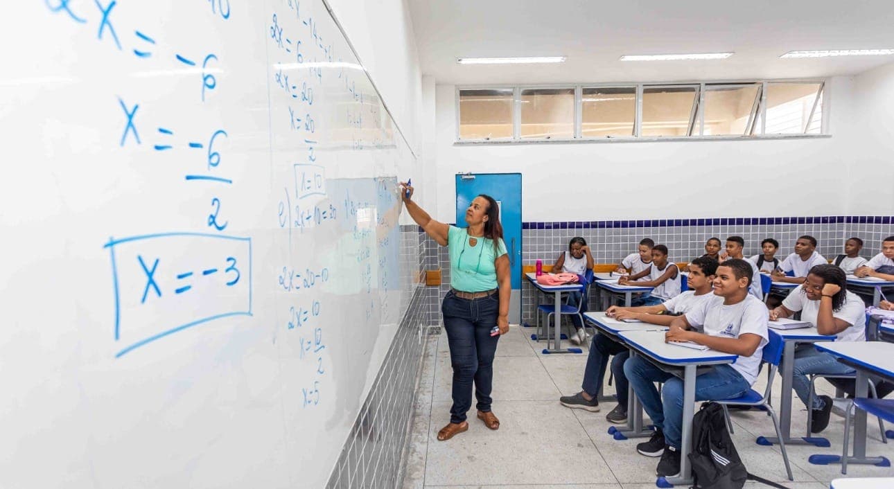 Dia dos Professores: mulheres representam 83,12% dos profissionais