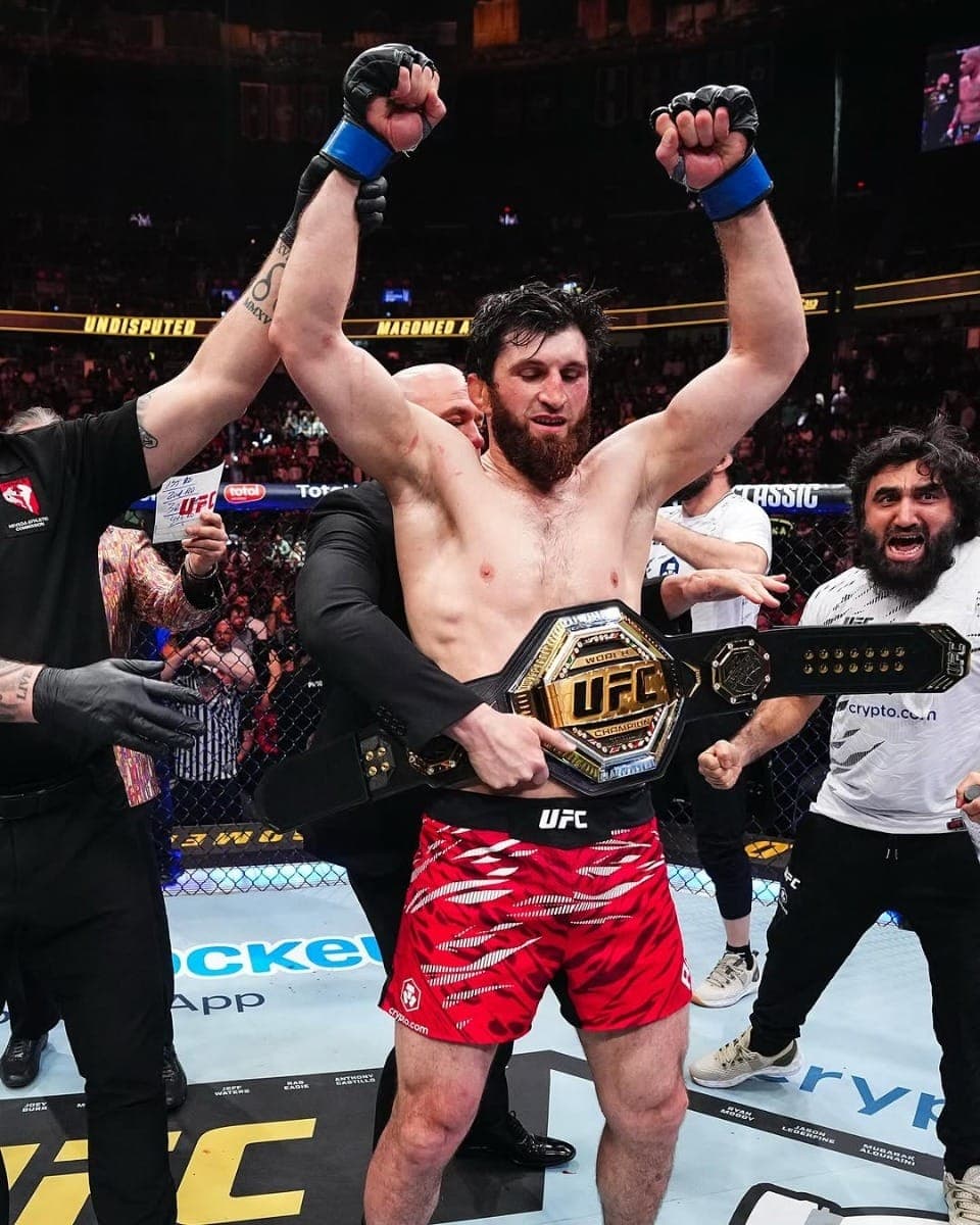 Poatan é colocado contra parede por Ankalaev e perde reinado nos meio-pesados no UFC