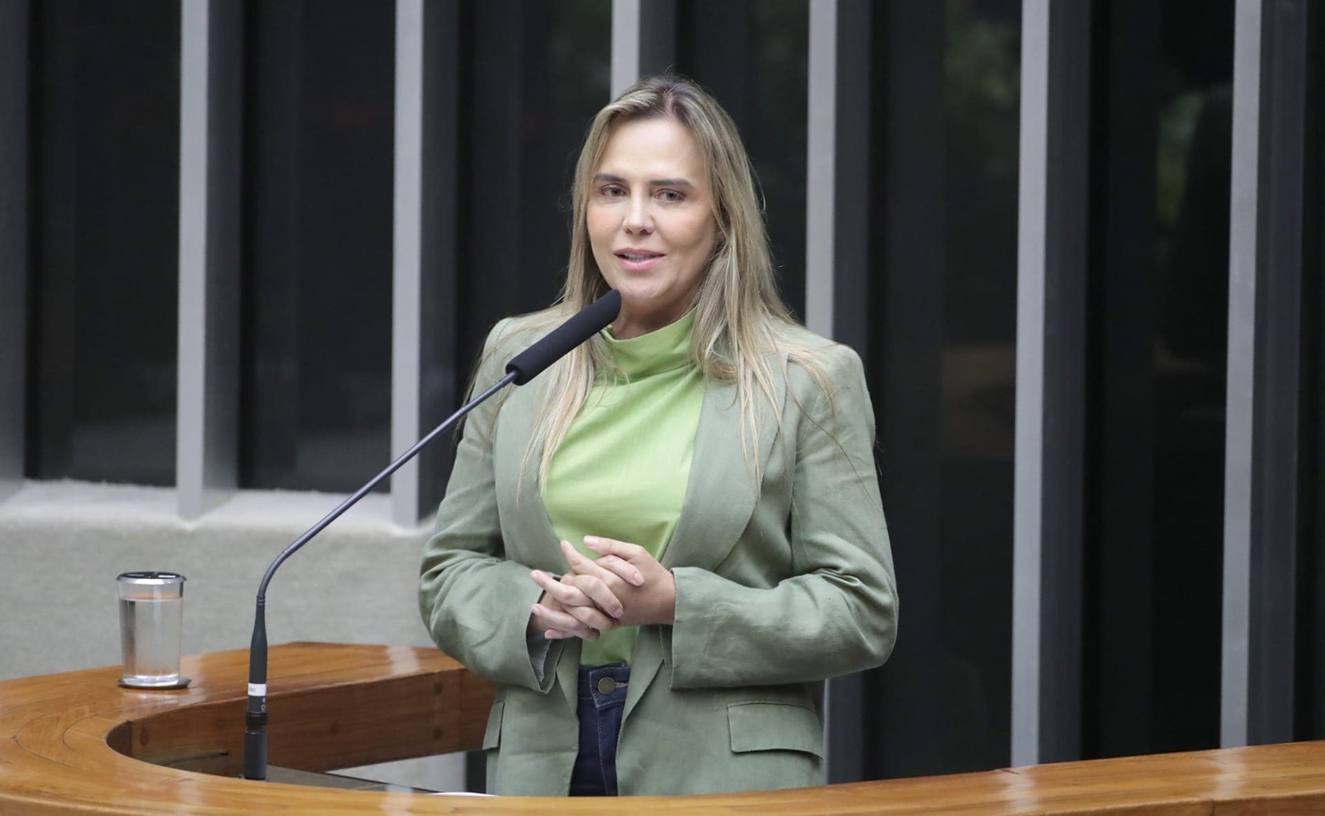 Orengo: Debate da Band no DF tem troca de acusações e cobranças sobre o BRB
