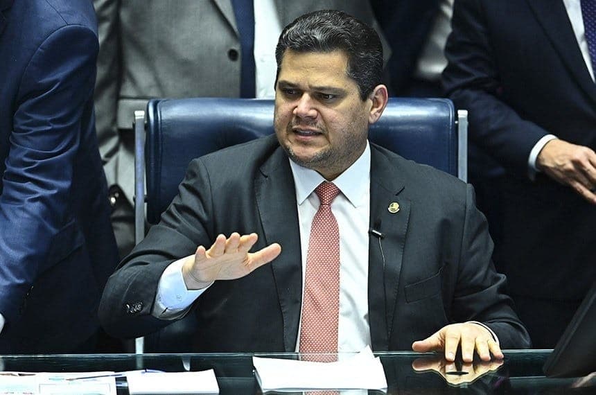 Alcolumbre sobre fim da 6x1: ‘Direito passa a fazer parte da Constituição’