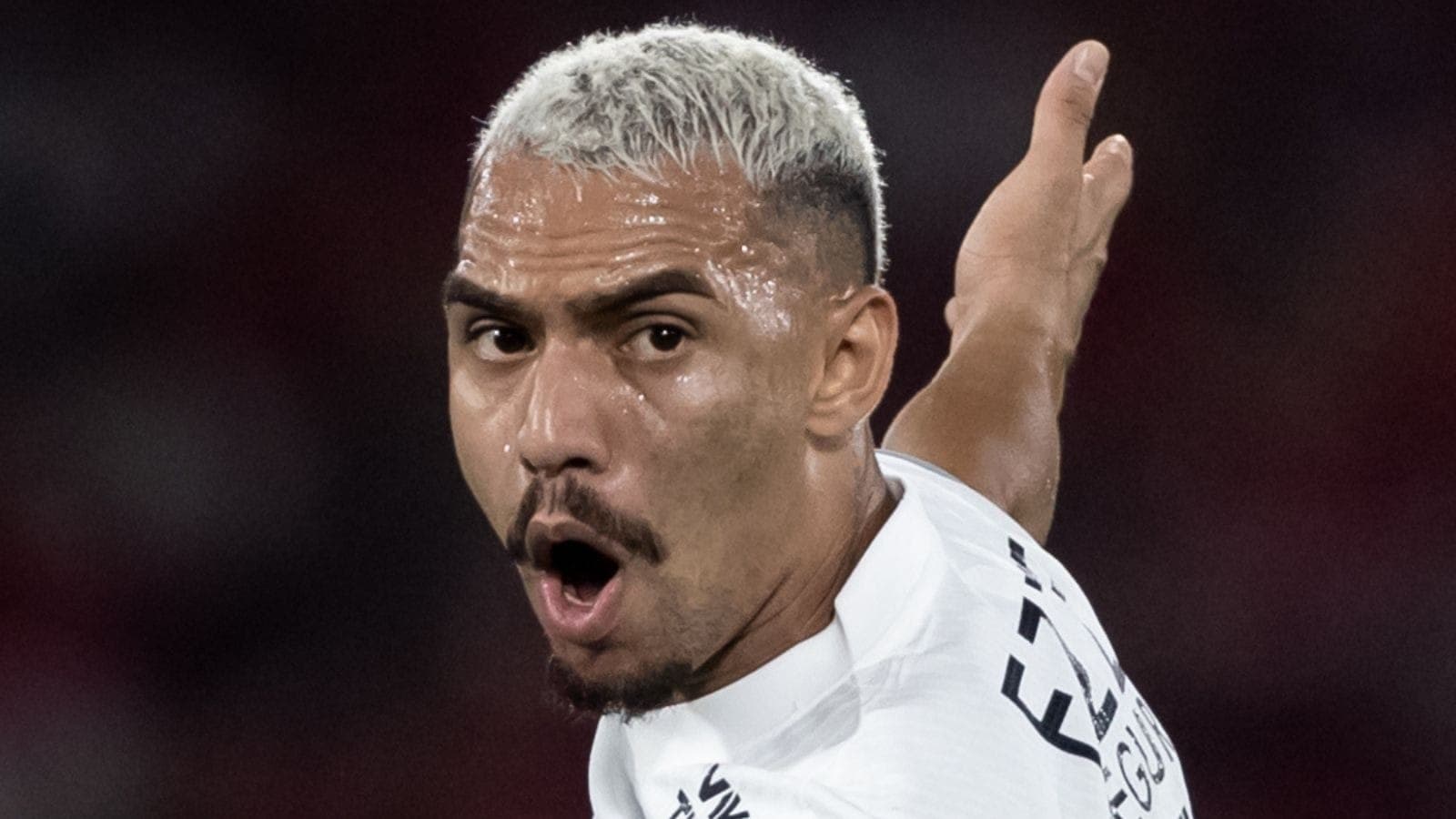 Matheuzinho 'convoca' Fiel e vê Corinthians pronto para enfrentar Santos