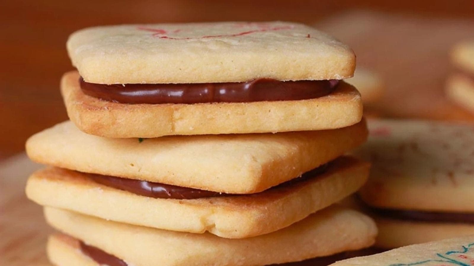 Pesquisa da USP estima que consumo de biscoito tira 40 minutos de vida e banana dá oito