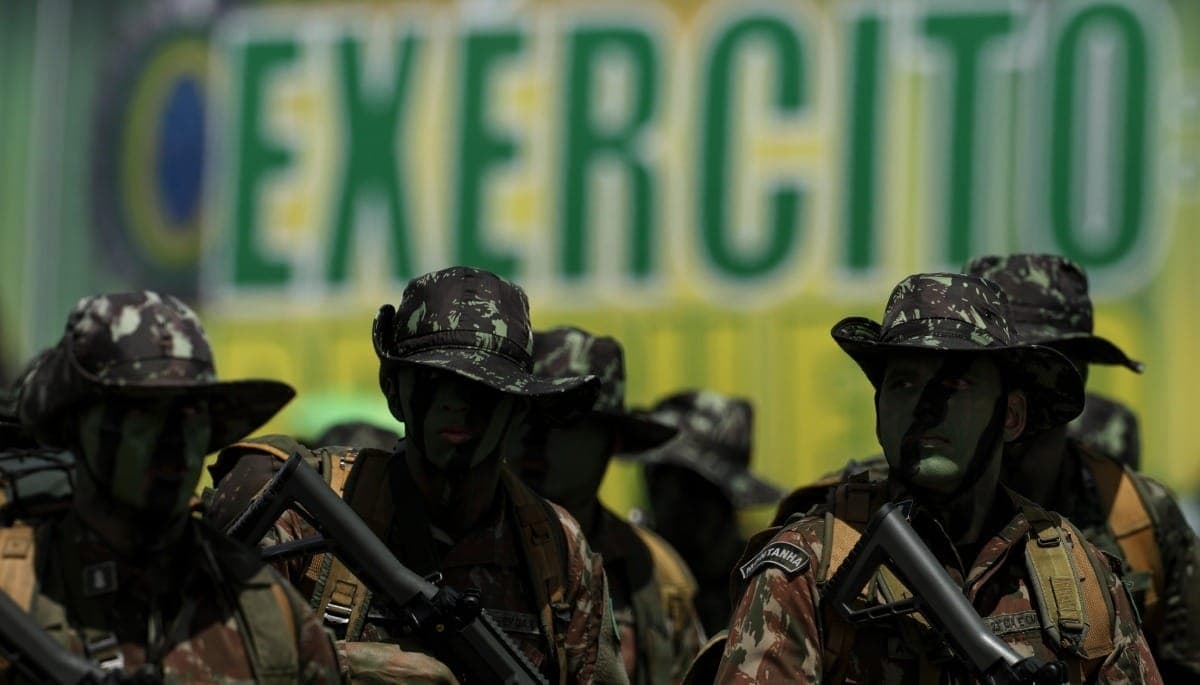 Tenente que transmitiu HIV propositalmente a mulheres é expulso do Exército