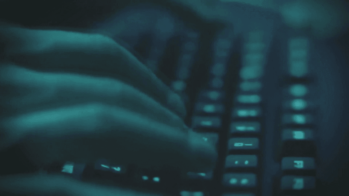 Golpes virtuais: internet é campo minado com sites falsos e IA