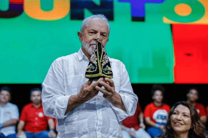 Acadêmicos de Niterói escolhe Lula como enredo do Carnaval 2026 na Sapucaí