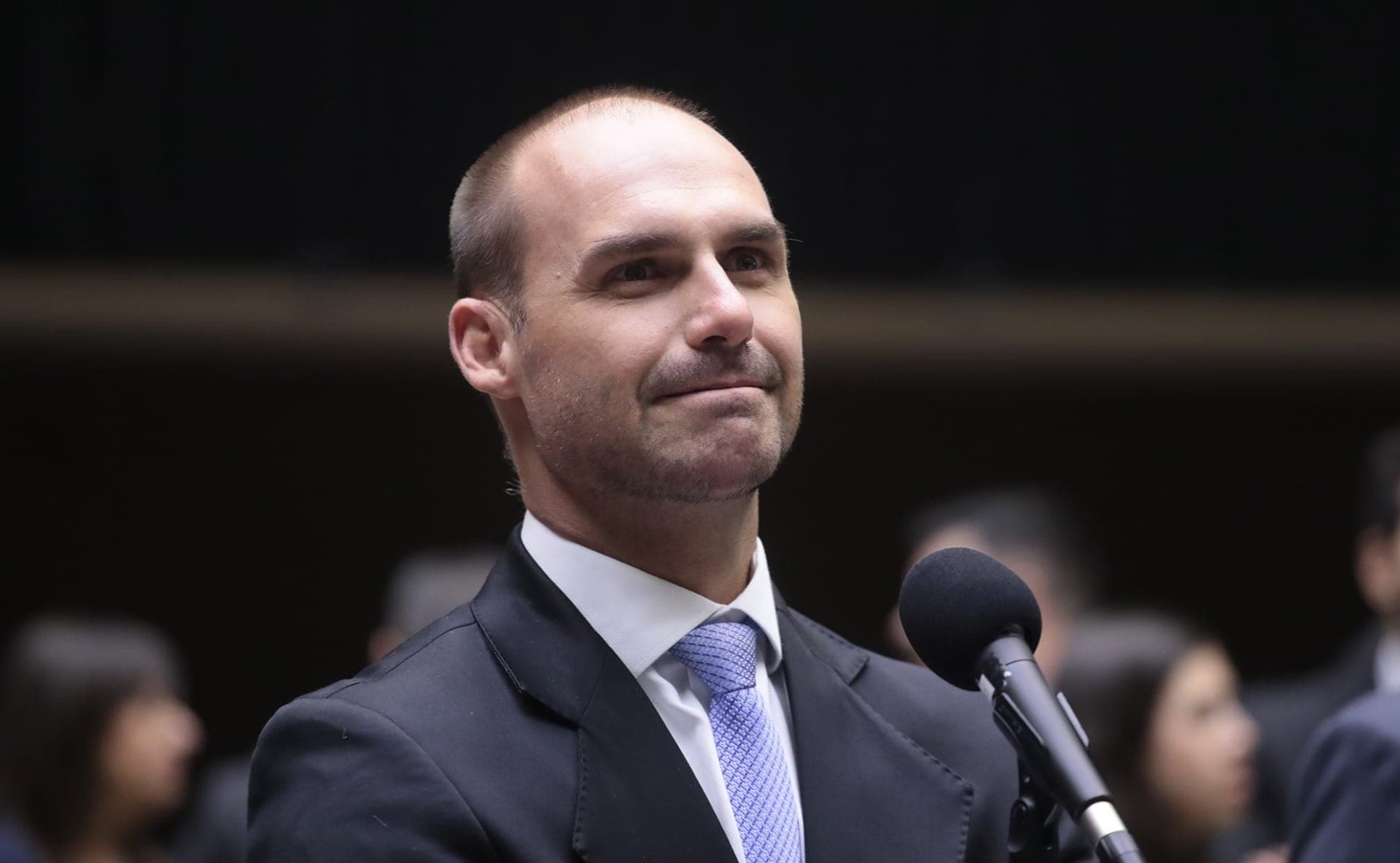 Eduardo Bolsonaro é demitido da Polícia Federal por abandono de função