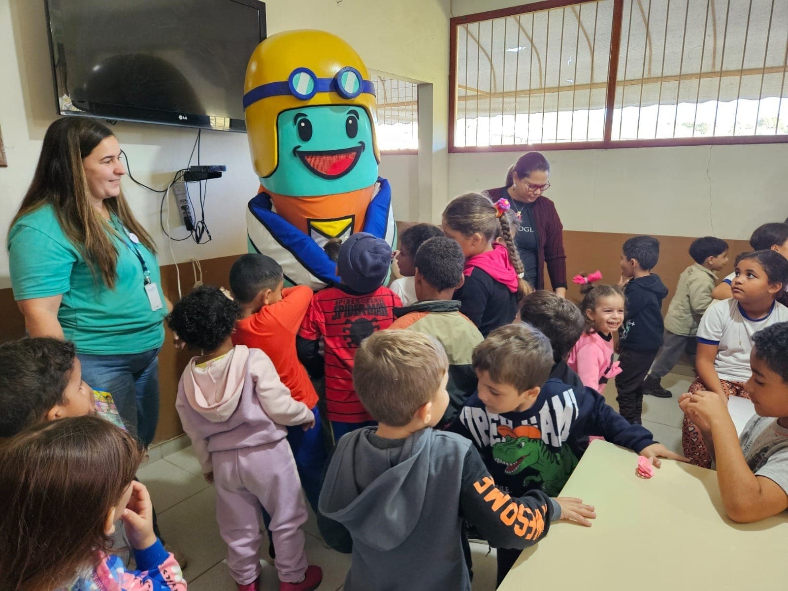 Peixe cascudo vira mascote da Águas do Rio após resgate em estação de esgoto