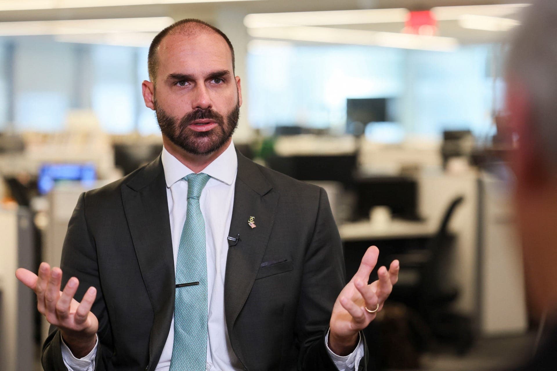 Zanin acompanha Moraes e vota pela condenação de Eduardo Bolsonaro
