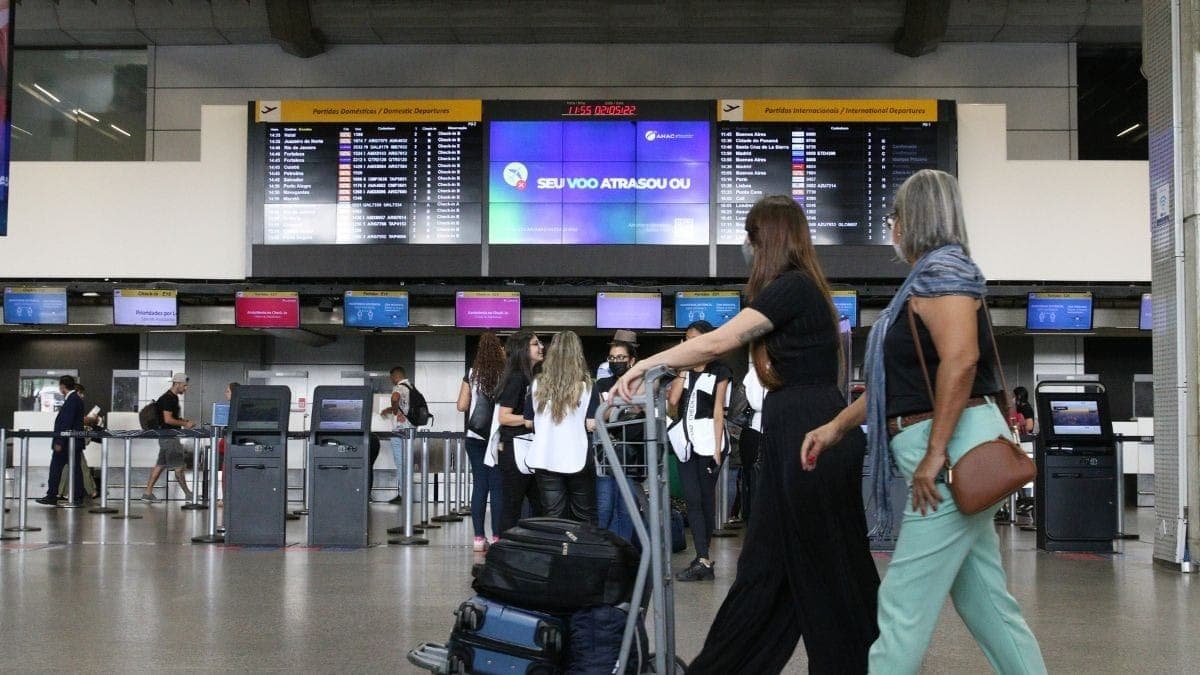 Primeiro voo vindo do Oriente Médio após início do conflito chega ao Brasil