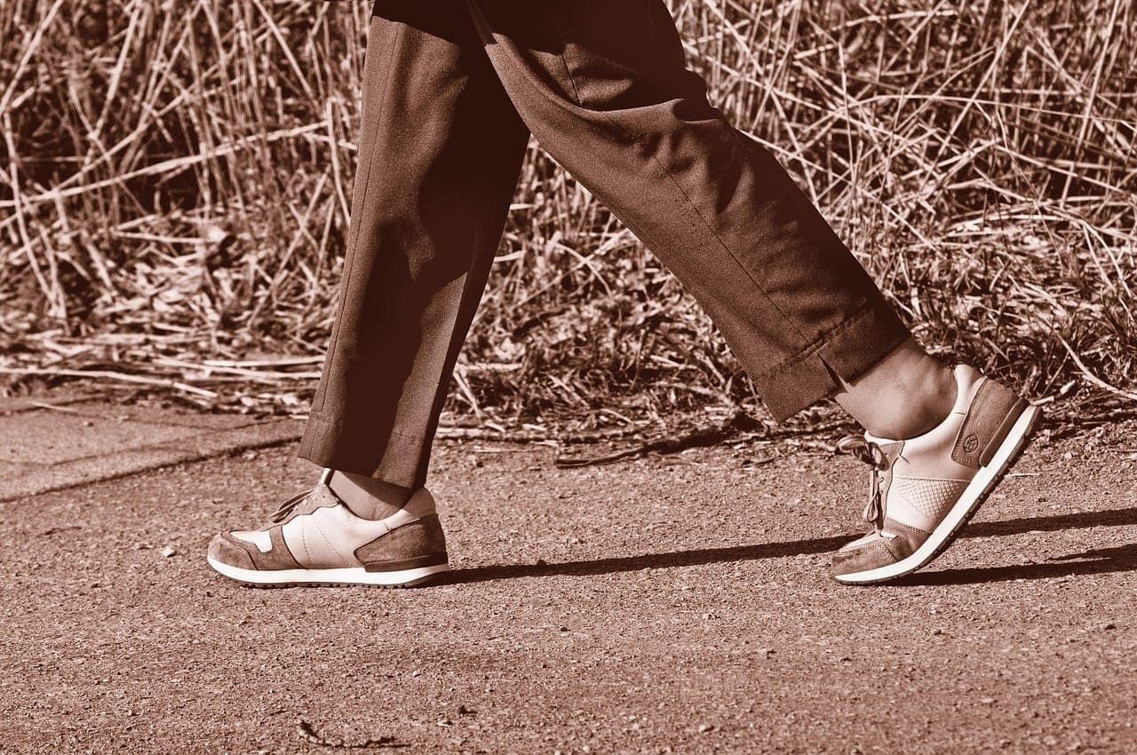 É normal ter dificuldade em sustentar o corpo e caminhar após câncer?