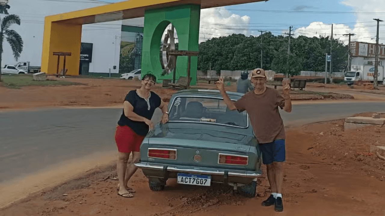 Casal vende carro antigo e percorre 3 mil km para entregar