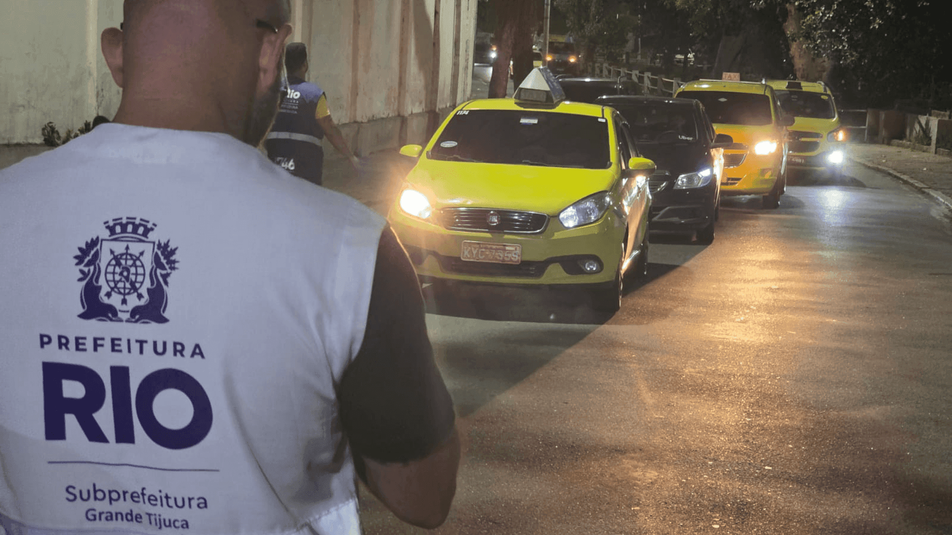 Operação flagra taxistas cobrando irregularmente após partida no Maracanã