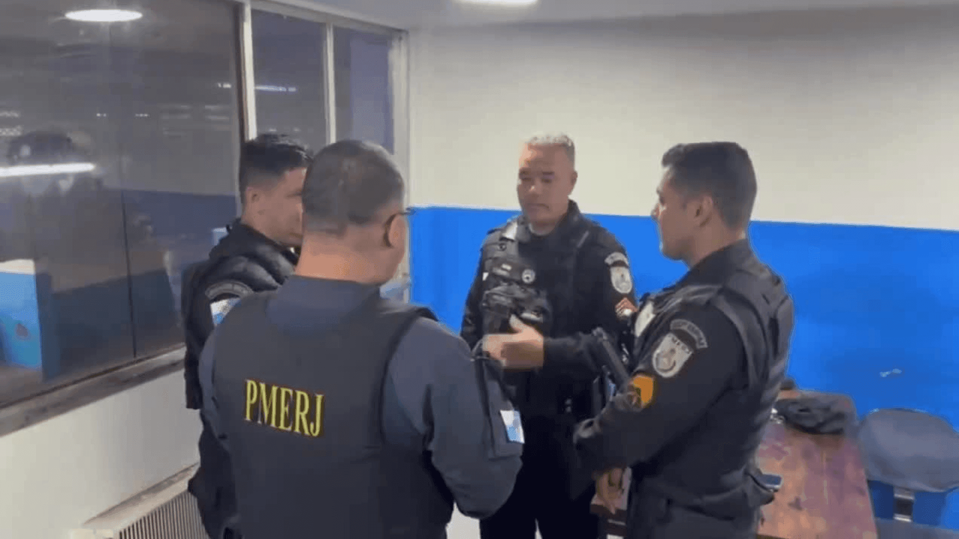 Dupla é flagrada com drogas e arma na Rodoviária do Rio