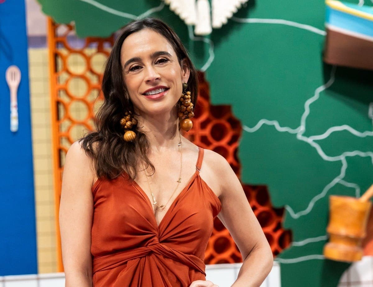Bel Coelho exalta pratos brasileiros no Escola de Sabores: "Muito rico"