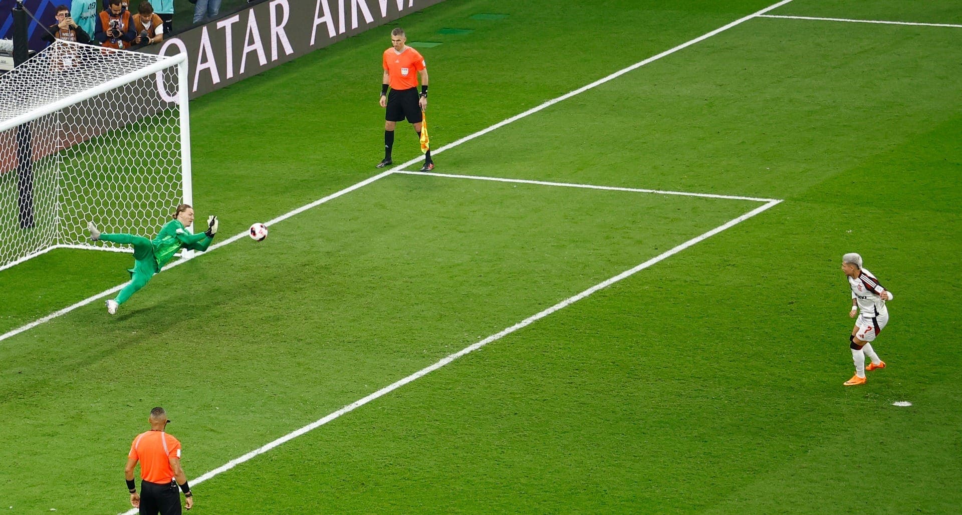 PSG derrota Flamengo nos pênaltis e é campeão mundial
