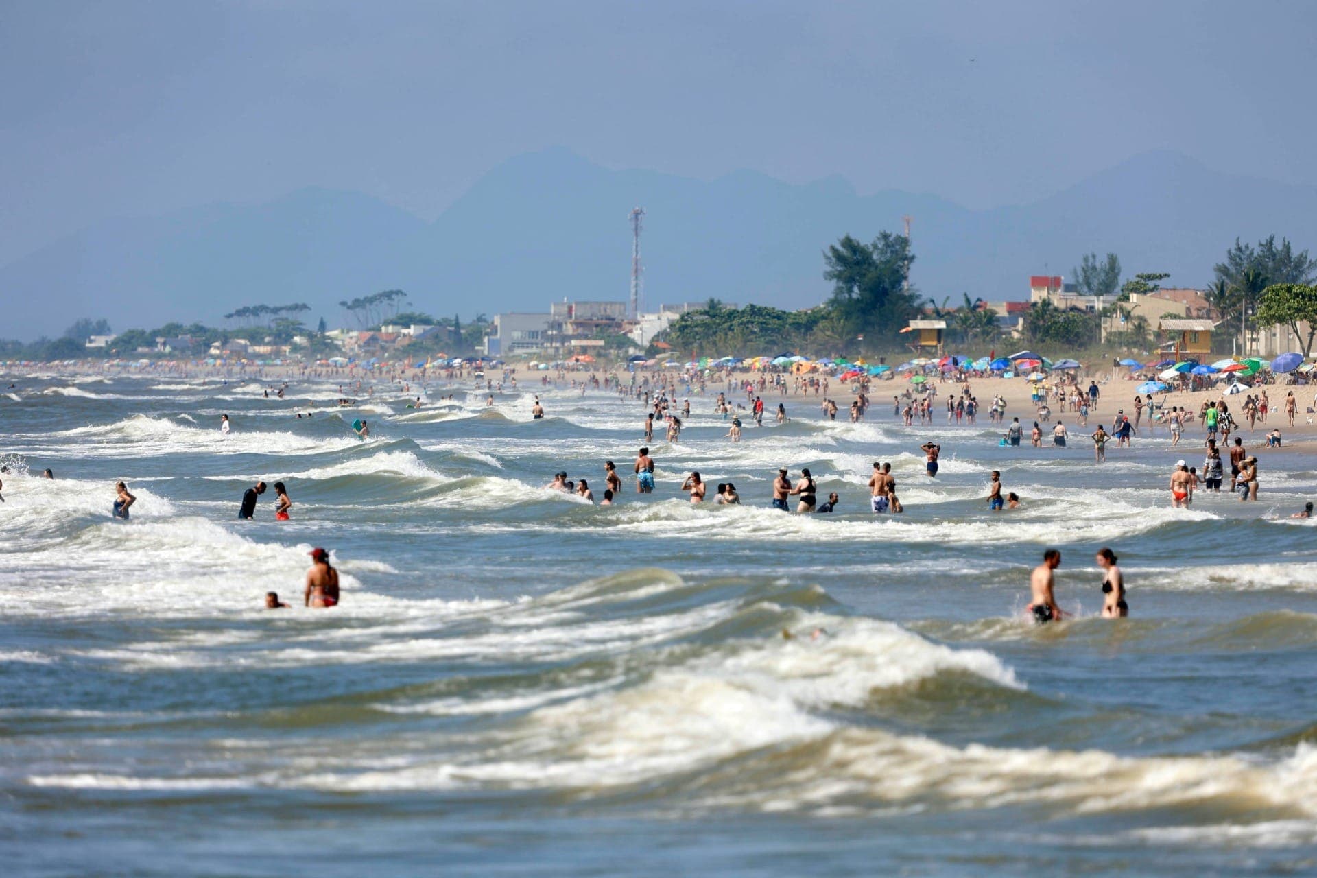 Verão começa neste domingo e deve ser marcado por calor intenso
