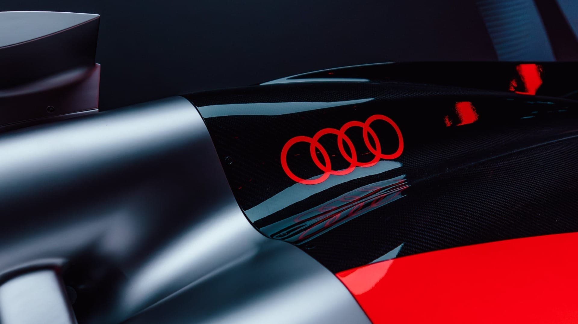 Audi cumpre cronograma e liga motor antes de estreia na Fórmula 1
