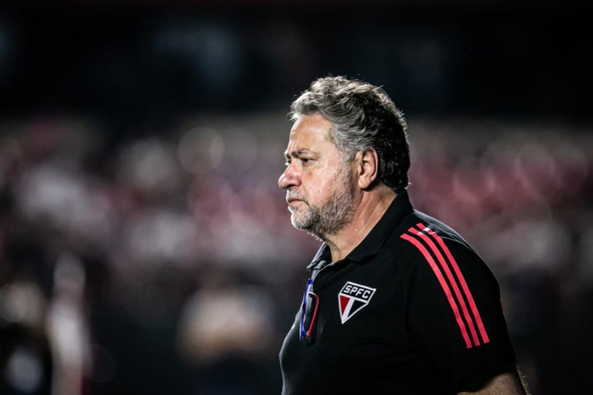 Neto detona Julio Casares e diz: "Acabaram com o São Paulo!"