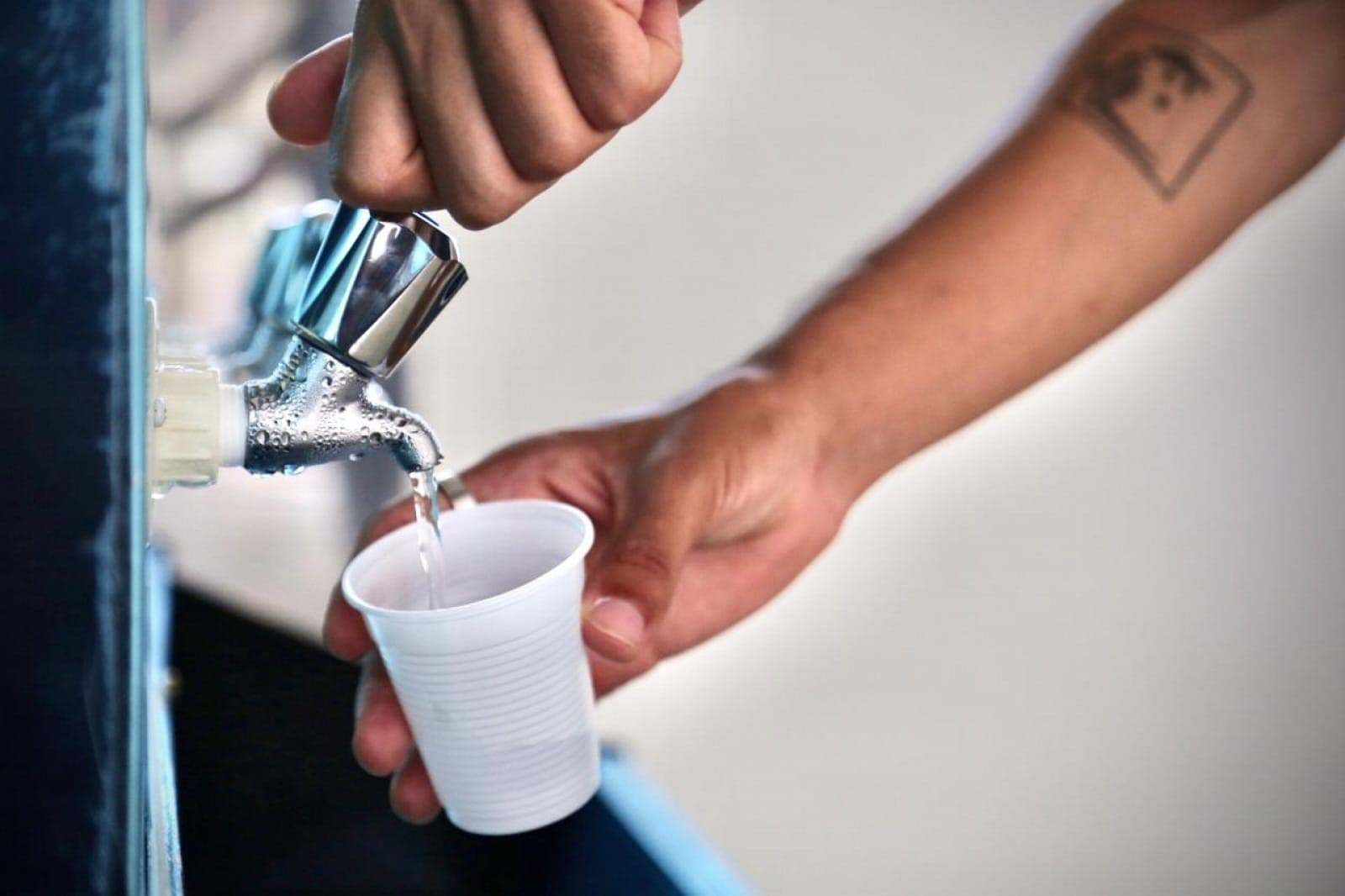 Doenças da água: os riscos para crianças em idade escolar e como prevenir