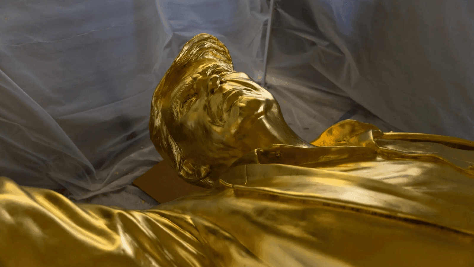 Trump ganha estátua de ouro de 4,5 metros, revela N.Y. Times
