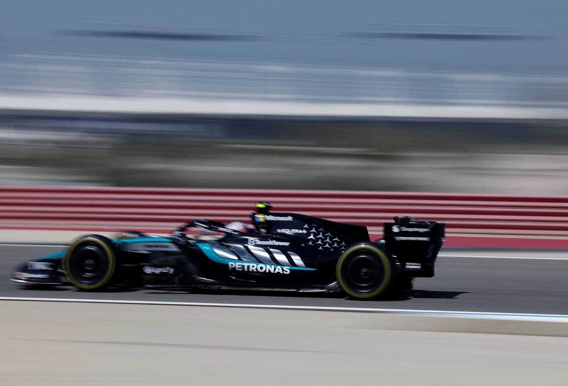 Antonelli lidera penúltimo dia de testes da F1 no Bahrein; Bortoleto é 12º