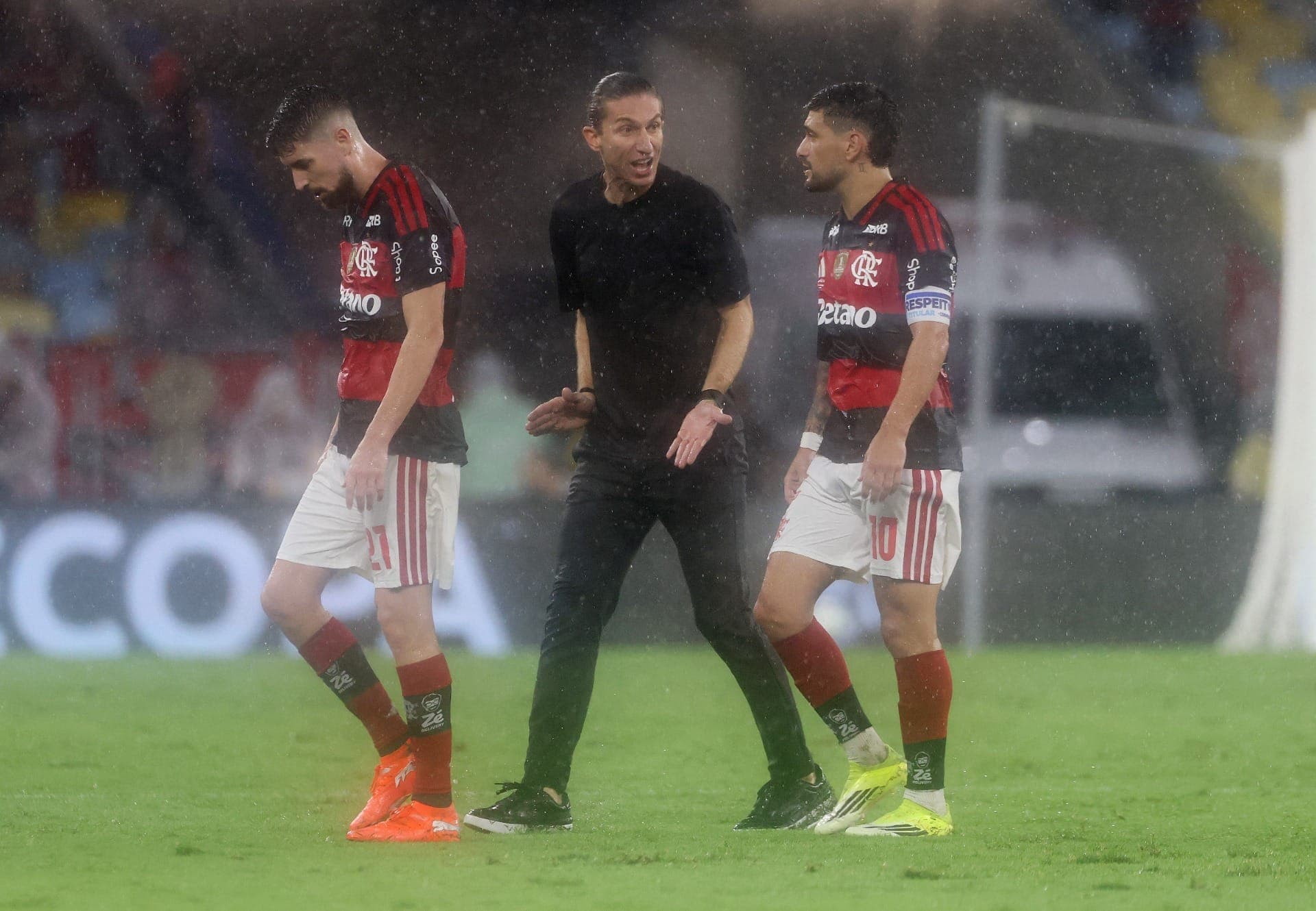 Filipe vê Flamengo melhor que Lanús, mas diz que "não controla resultados"