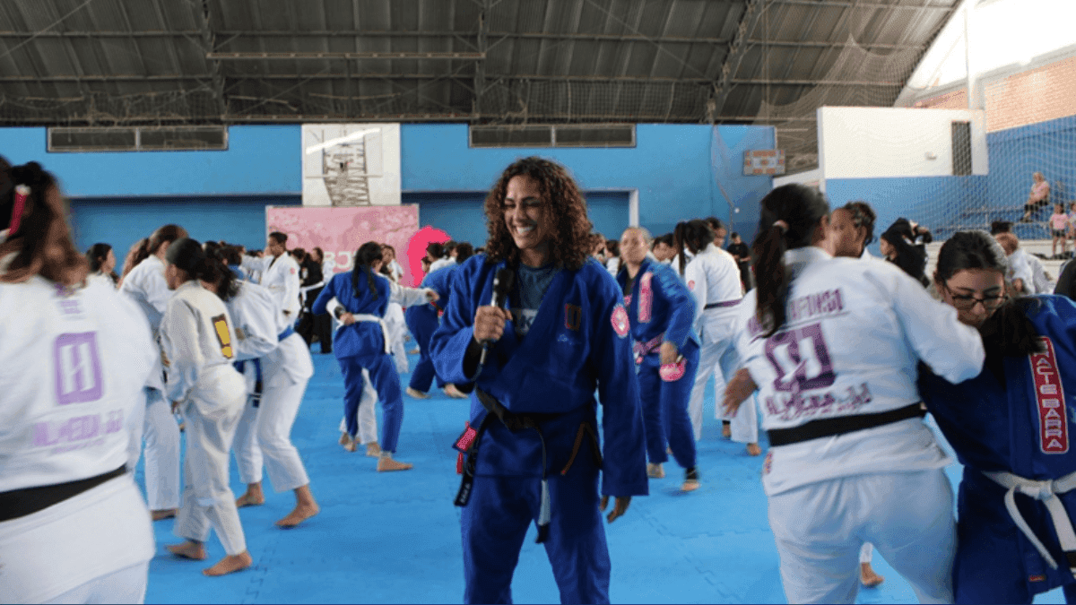 Jiu-jítsu ganha espaço entre mulheres e amplia debate sobre saúde