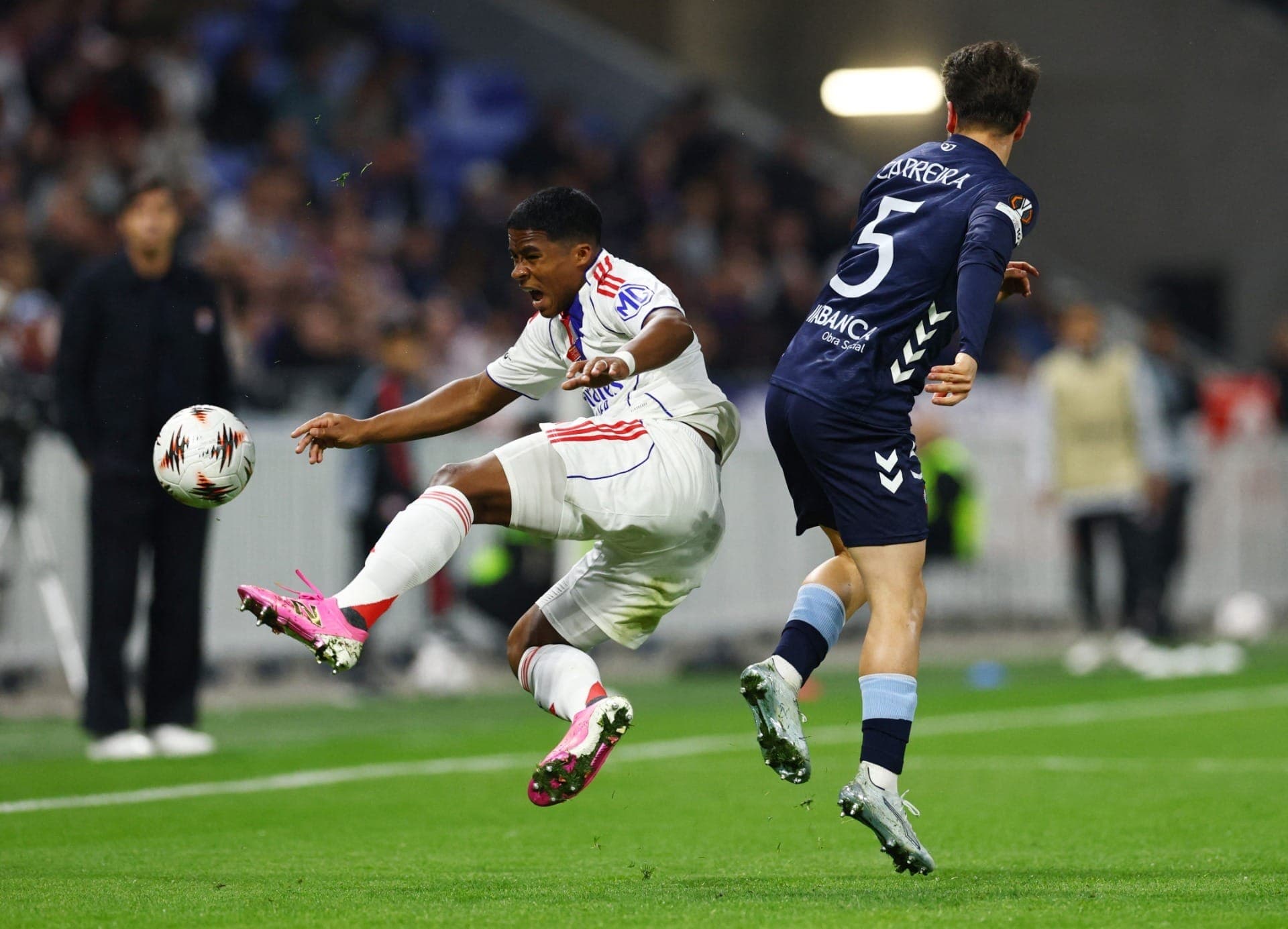 Endrick tem atuação apagada, e Lyon é eliminado da Liga Europa