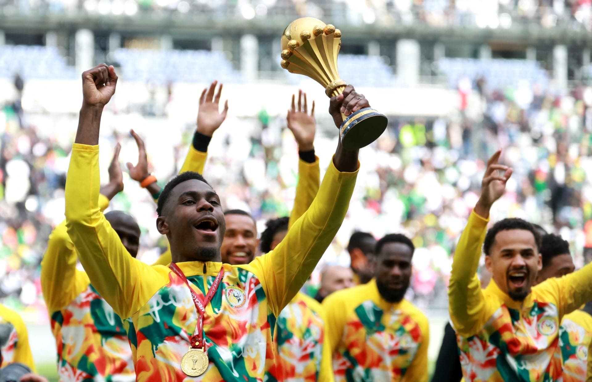 Senegal desafia CAF e exibe troféu da Copa Africana de Nações em amistoso