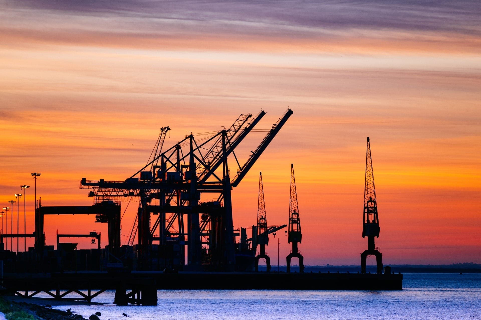Preço do petróleo Brent registra alta oscilação com tensões geopolíticas
