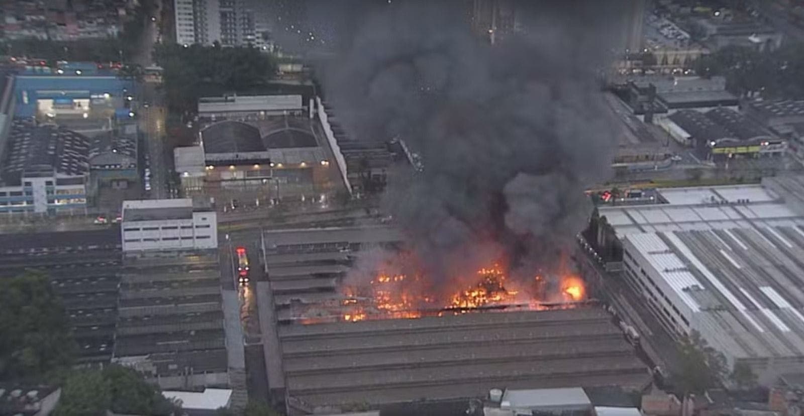 Incêndio atinge distribuidora de tintas em Diadema, no ABC