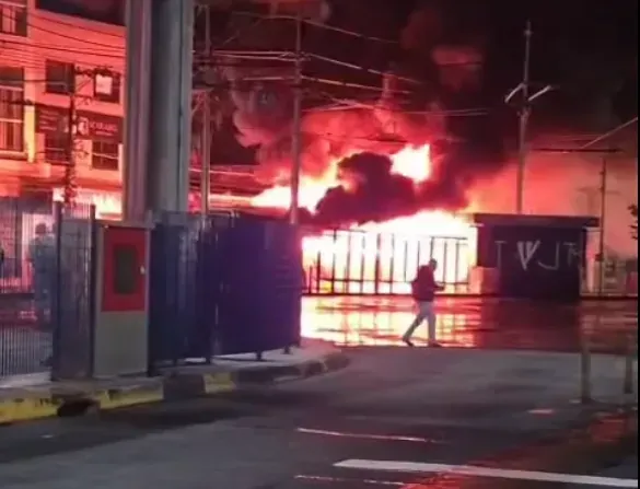 Pane elétrica causa incêndio em ônibus no Terminal de Santo André (SP)