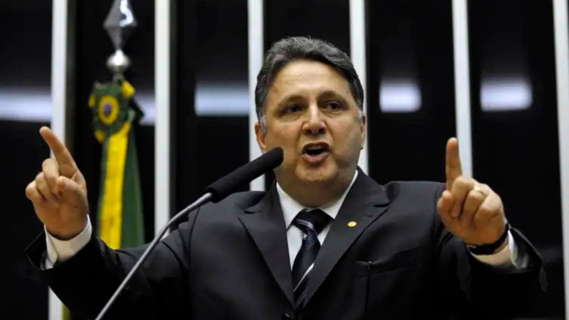 Advogado de Garotinho aparece no TSE como autor de parecer a favor de desistência