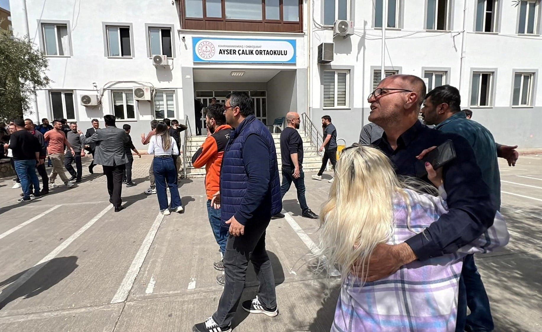 Homem armado invade escola e deixa quatro mortos e 20 feridos na Turquia
