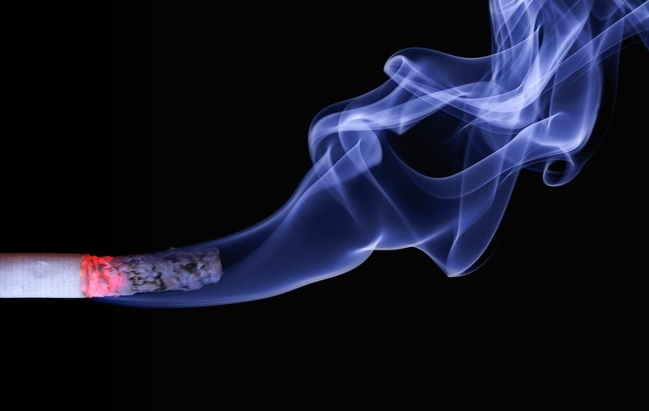 Cannabis com cigarro pode agravar câncer de pulmão, indica estudo