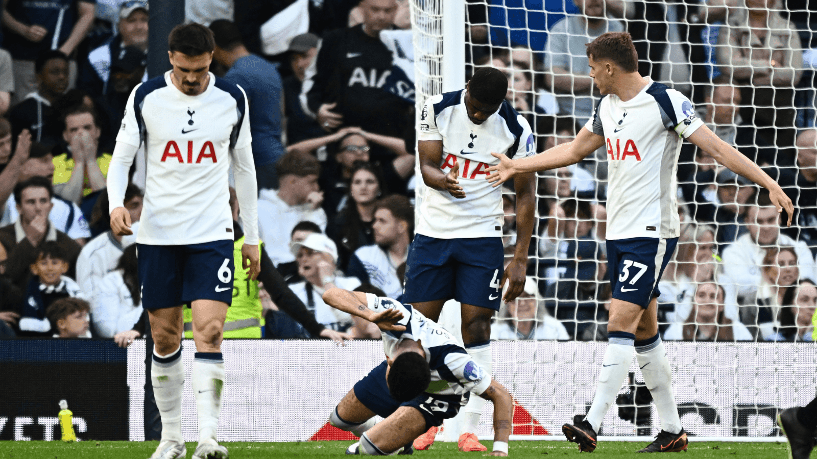 Tottenham leva gol do Brighton no fim e segue no Z-3 da Premier League