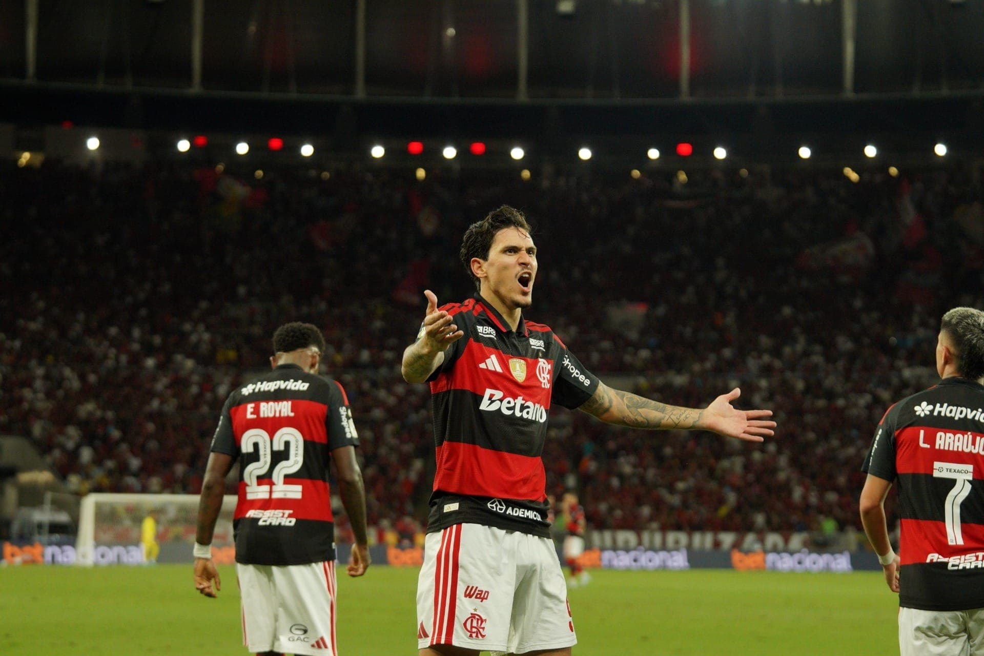 Flamengo enfrenta Bragantino com Pedro e Plata; veja escalações