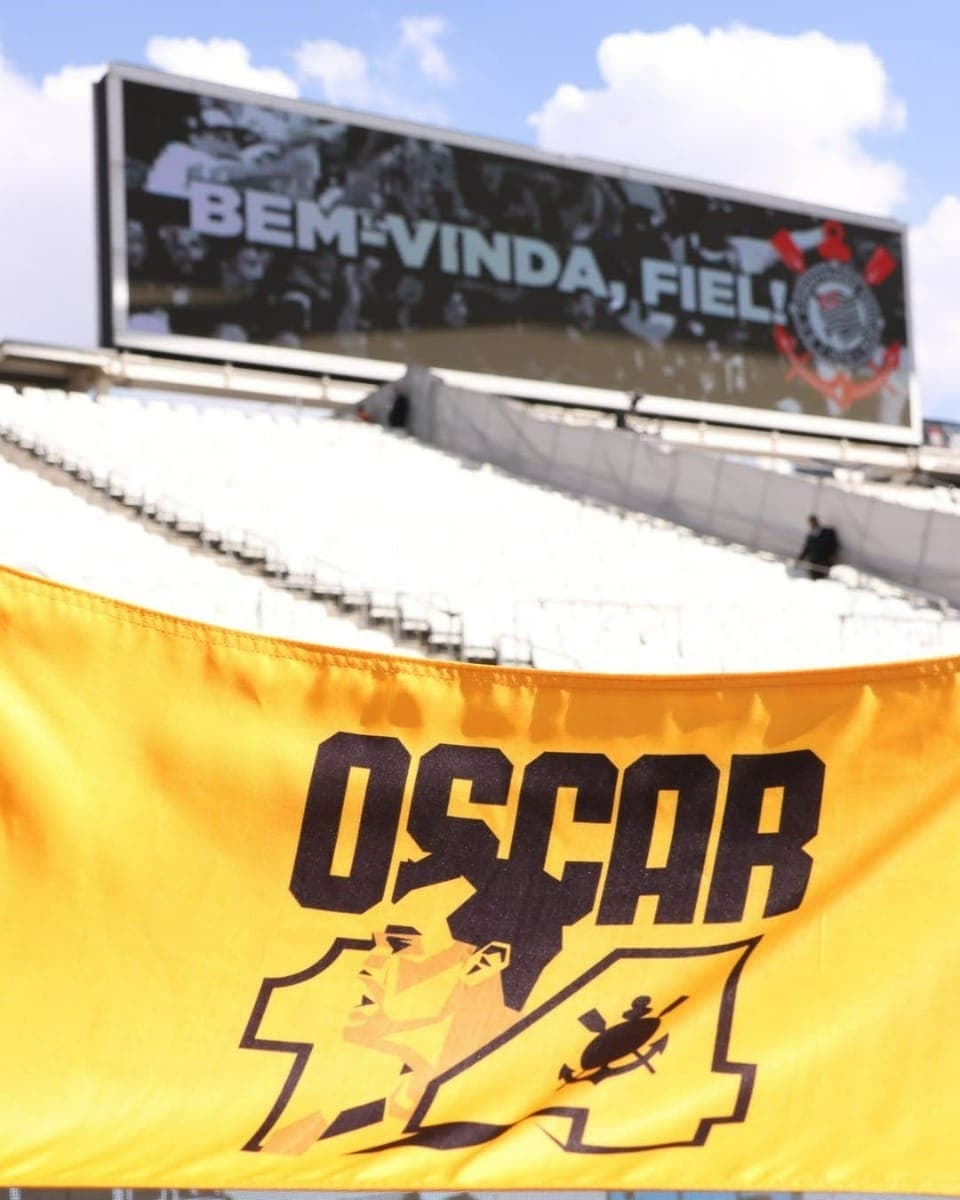 Corinthians homenageia Oscar Schmidt em jogo contra o Vasco
