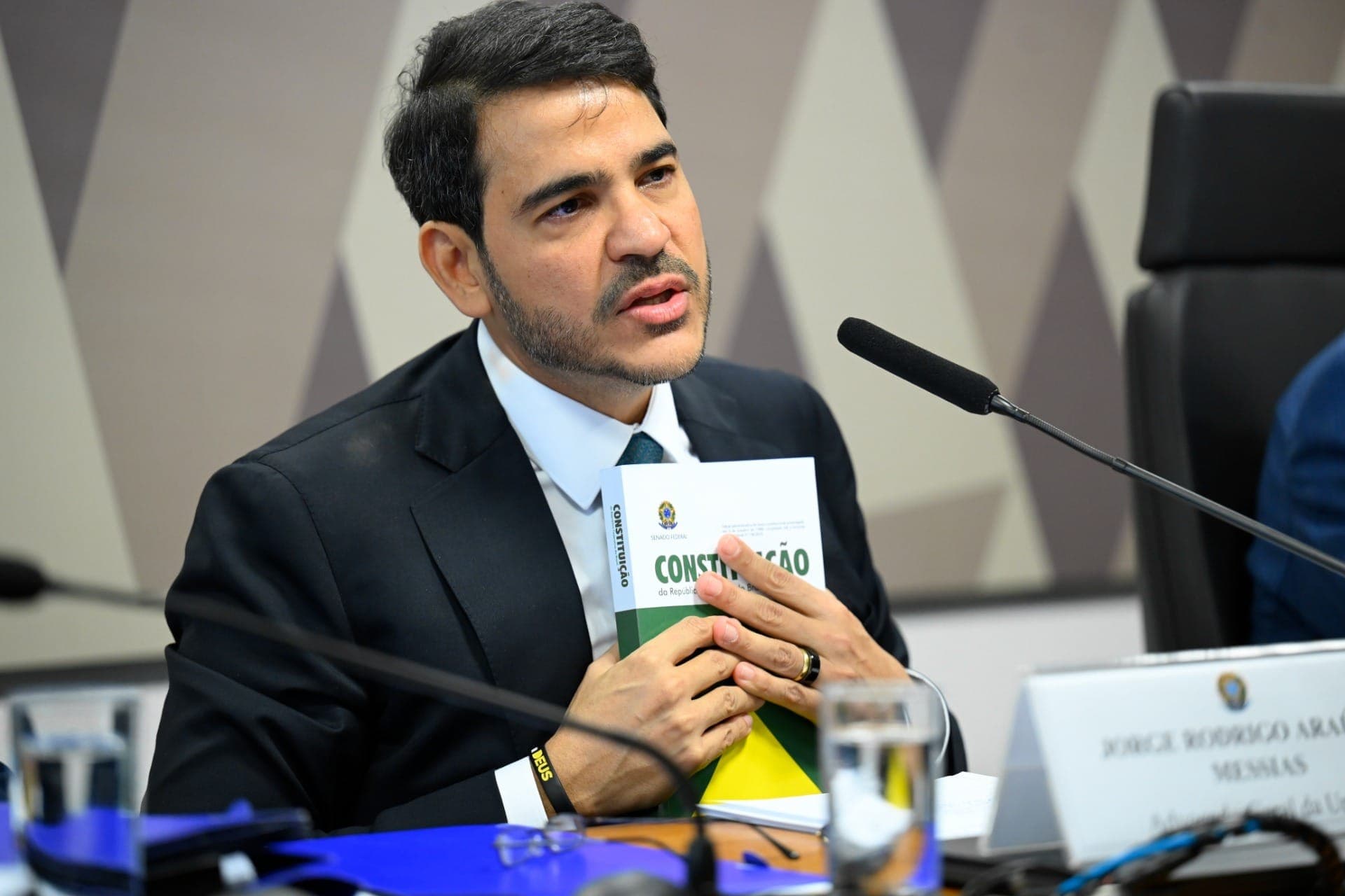 ‘8/1 foi um dos episódios mais tristes da história’, diz Messias a Flávio