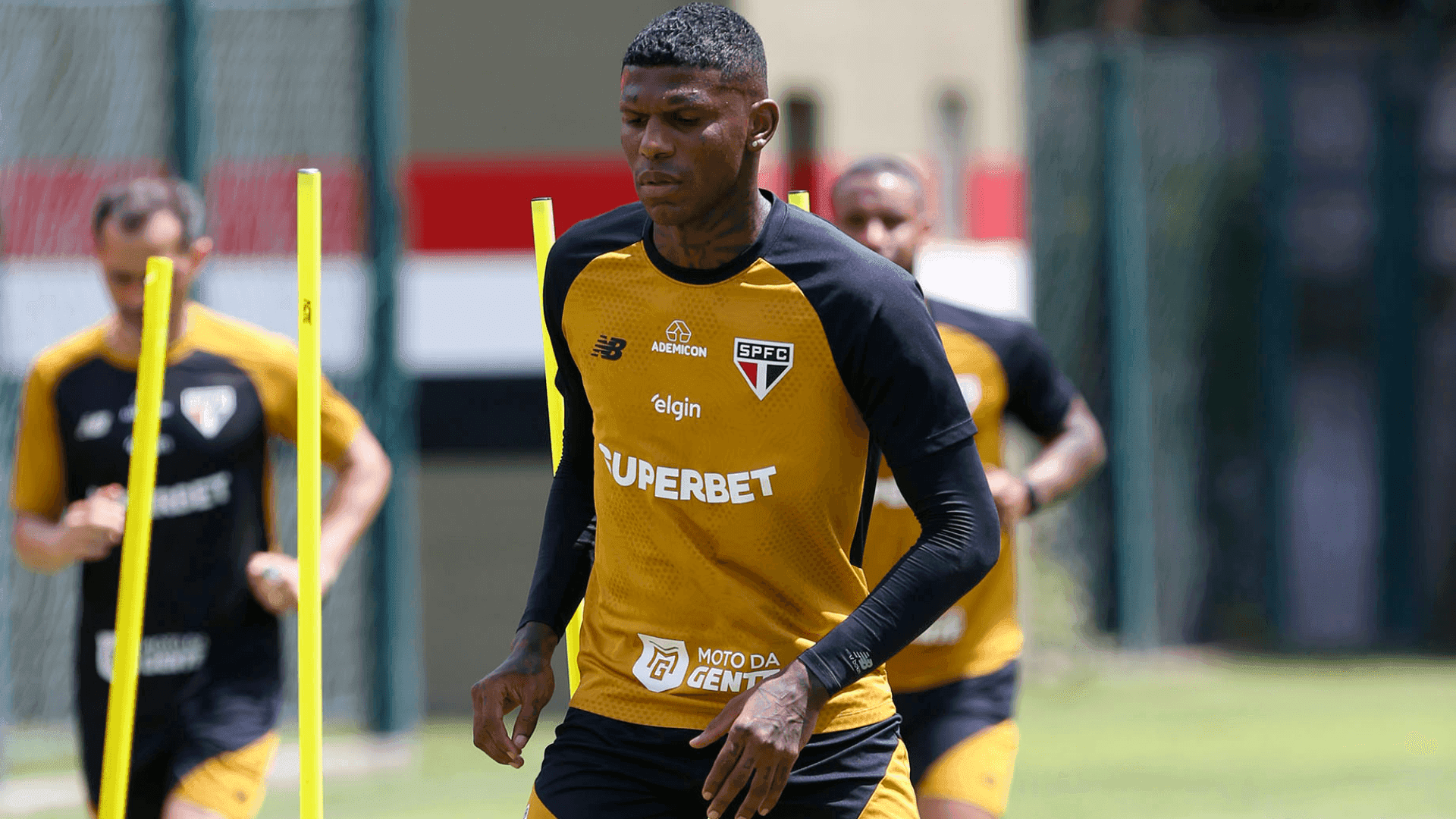 Lugano responde sobre momento de Arboleda: “Que ele tenha esse equilíbrio”