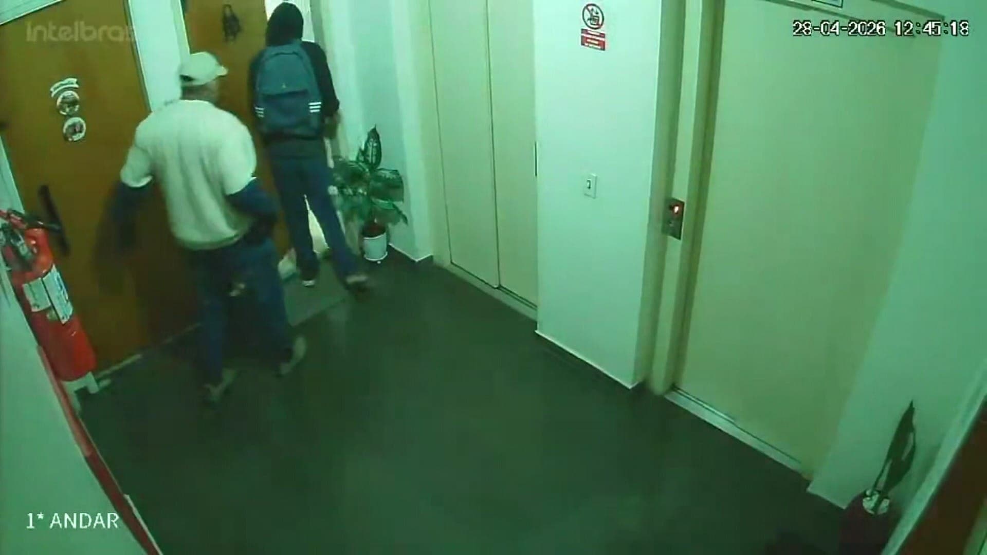 Quadrilha invade condomínio com ajuda de morador e funcionária na Grande SP