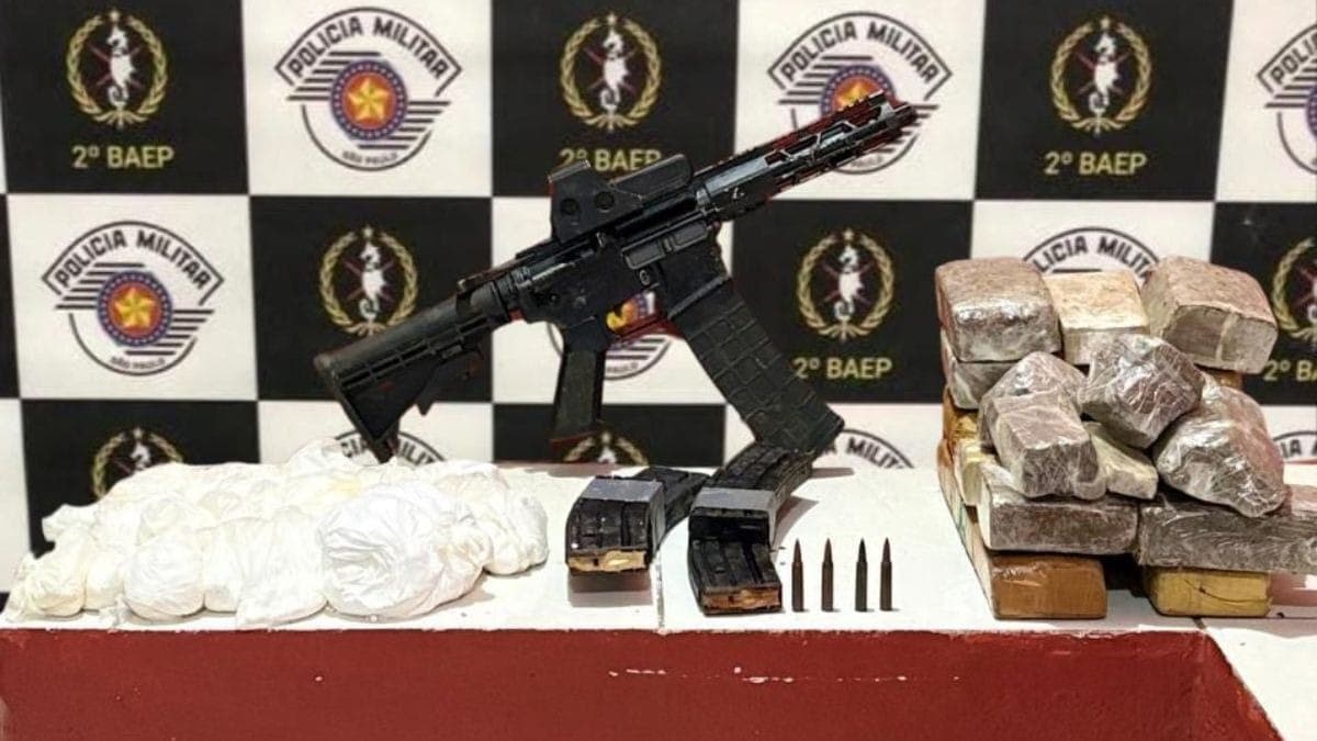 Polícia encontra fuzil, munições e carregadores no mar do Guarujá (SP)