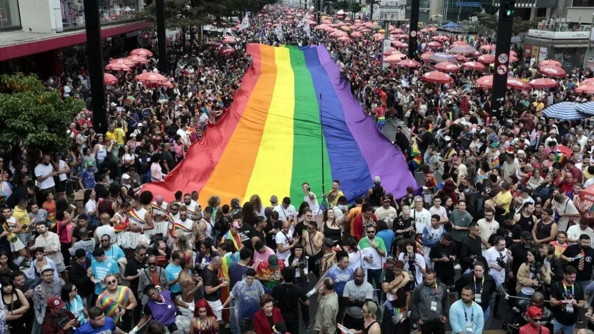 PL que veta criança em evento LGBTQIA+ é inconstitucional, diz jurista
