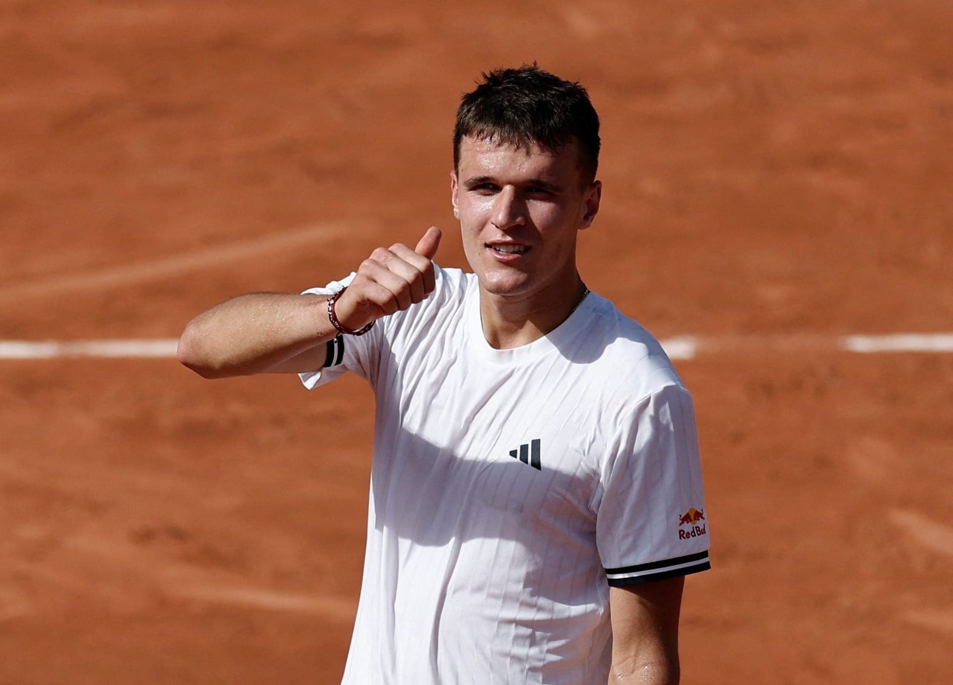 Roland Garros: tenista desaba e pede atendimento após quase 5 horas de jogo