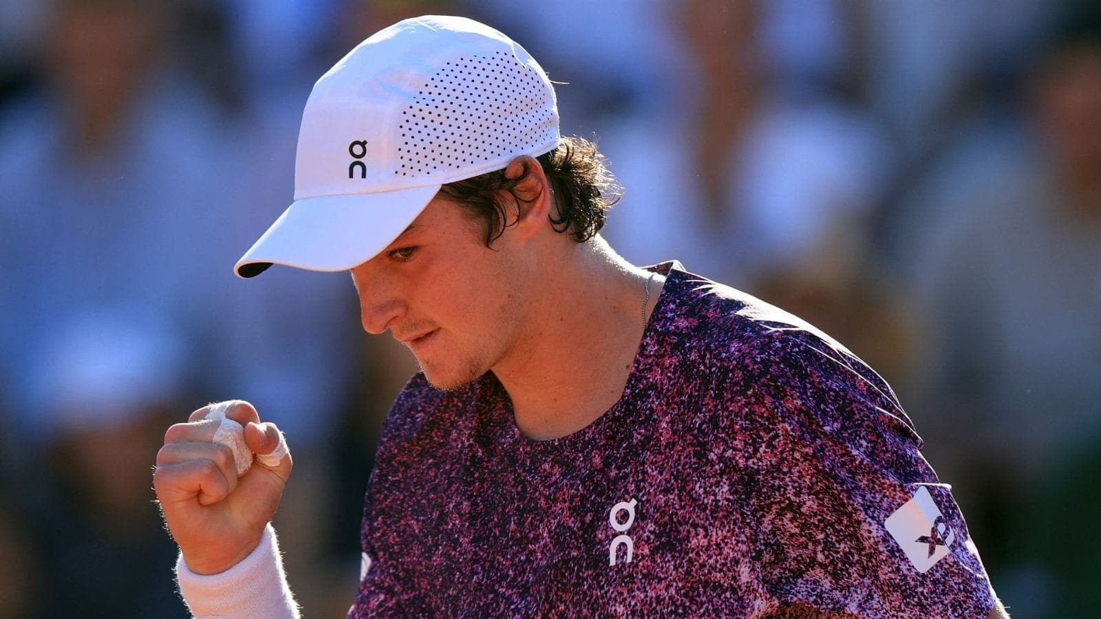 João Fonseca comemora duelo com Djokovic: "Sempre quis jogar contra ele"