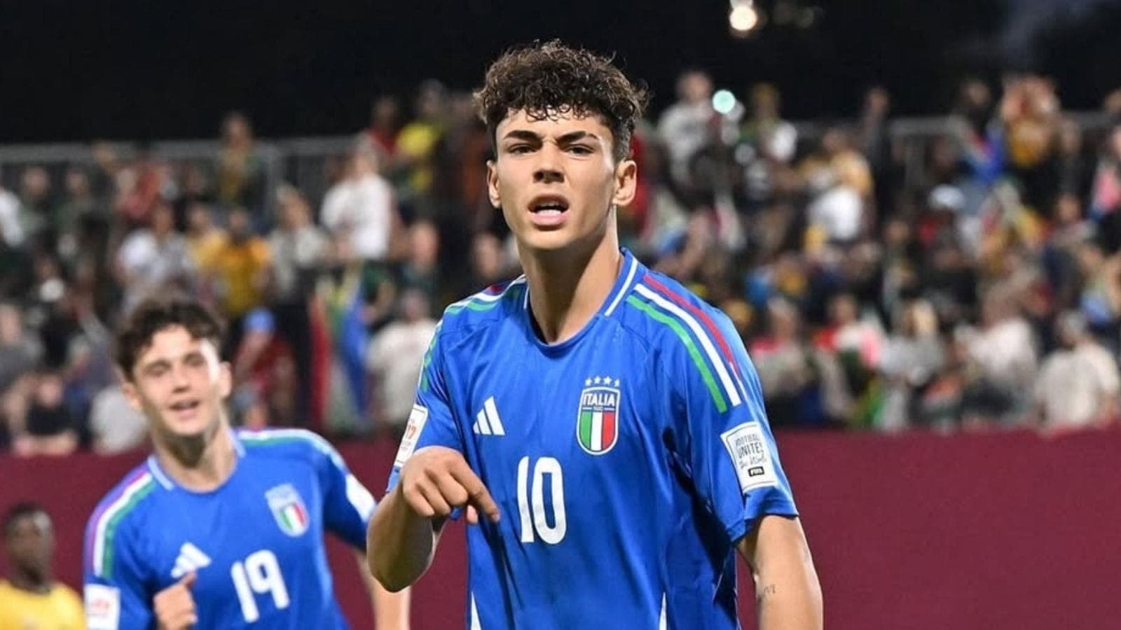 Filho de ex-jogador brasileiro; conheça a nova aposta da seleção italiana