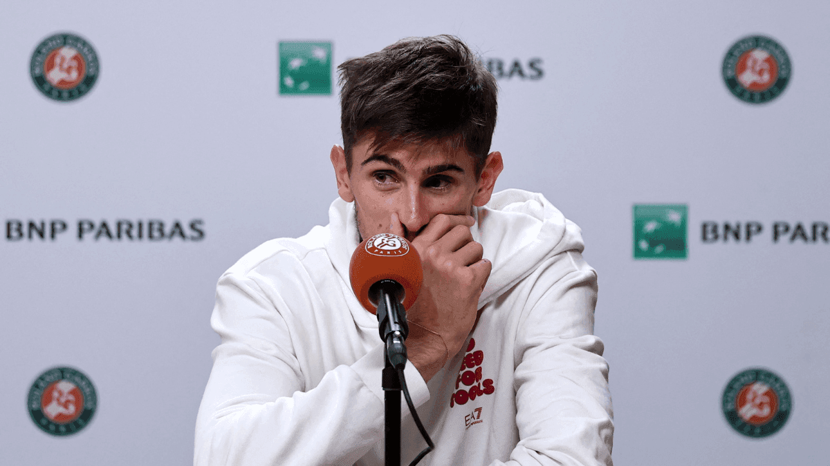 Arnaldi desiste e final de Roland Garros será entre Zverev e Cobolli