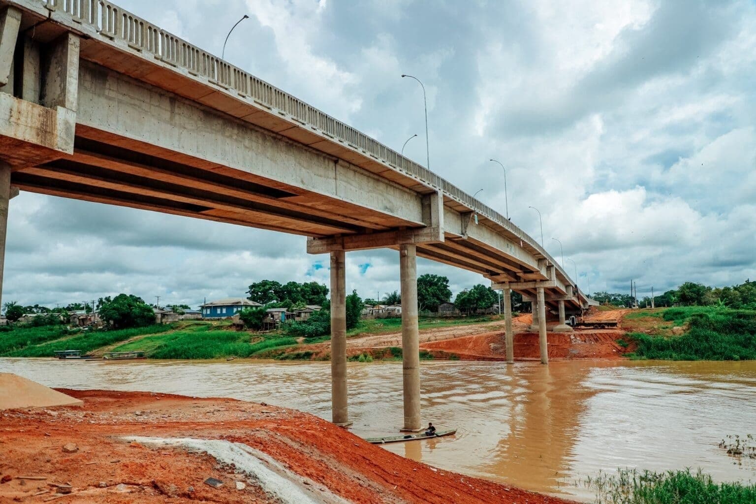 Polícia investiga desabamento de ponte que deixou quatro feridos no Acre