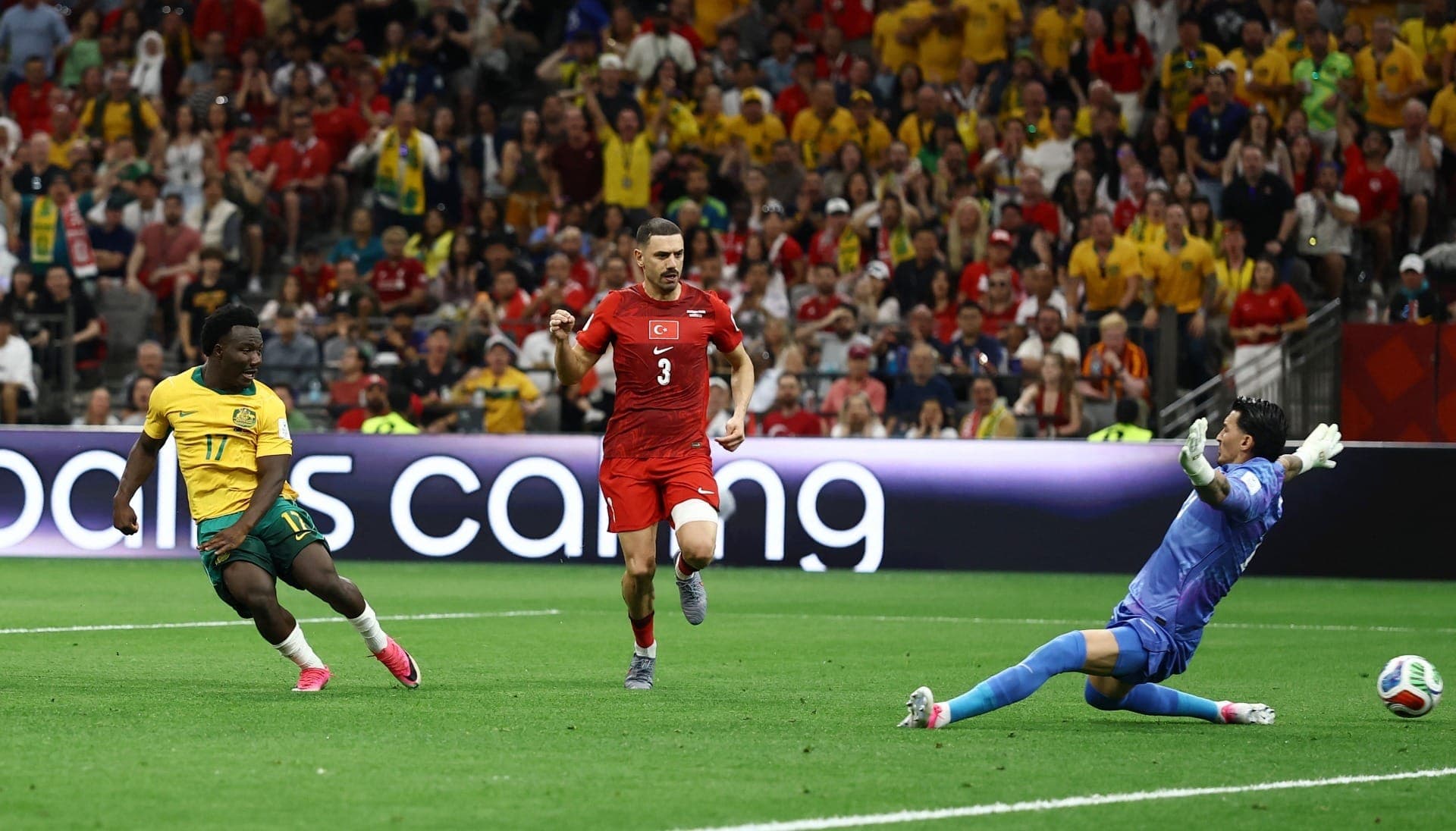 Com "paredão" e gol de promessa, Austrália surpreende e vence Turquia